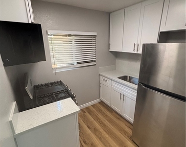 11405 Walnut - Photo Thumbnail 3