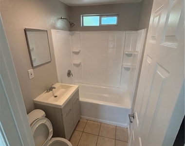 11405 Walnut - Photo Thumbnail 4