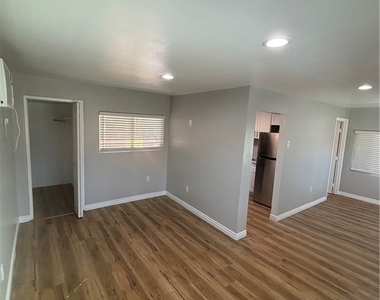 11405 Walnut - Photo Thumbnail 1