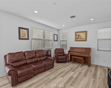 16282 Meadowhouse Avenue - Photo Thumbnail 4