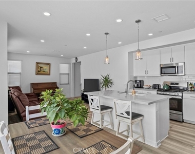 16282 Meadowhouse Avenue - Photo Thumbnail 14