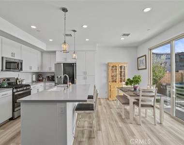 16282 Meadowhouse Avenue - Photo Thumbnail 11
