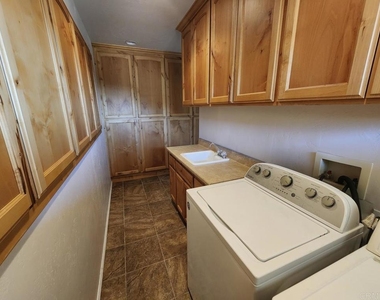 461 Manzanita Drive - Photo Thumbnail 22