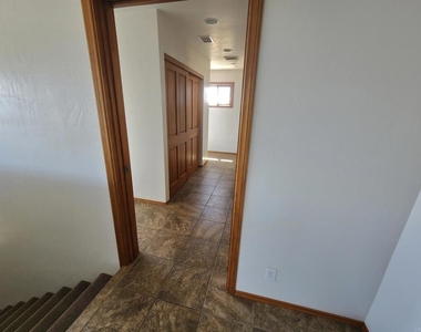 461 Manzanita Drive - Photo Thumbnail 12