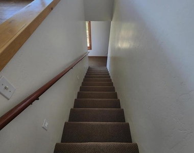 461 Manzanita Drive - Photo Thumbnail 17