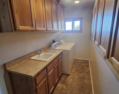 461 Manzanita Drive - Photo Thumbnail 21