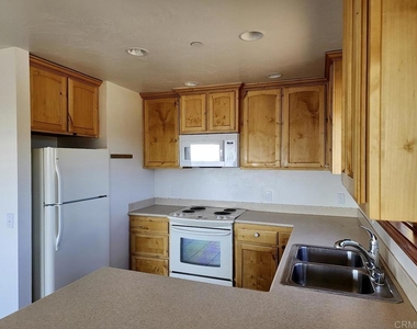 461 Manzanita Drive - Photo Thumbnail 8