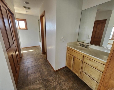 461 Manzanita Drive - Photo Thumbnail 13