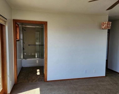 461 Manzanita Drive - Photo Thumbnail 11