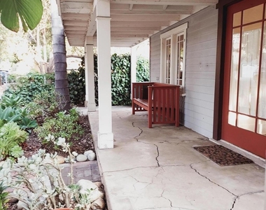 1176 E Claremont Street - Photo Thumbnail 2
