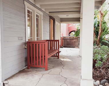 1176 E Claremont Street - Photo Thumbnail 3