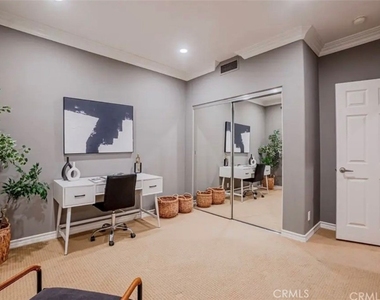 8082 E Portico - Photo Thumbnail 3