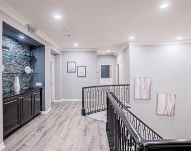 8082 E Portico - Photo Thumbnail 27