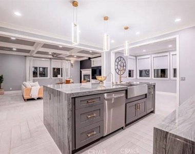 8082 E Portico - Photo Thumbnail 5