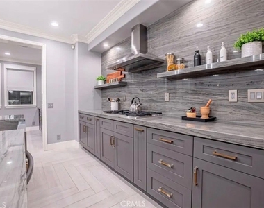 8082 E Portico - Photo Thumbnail 10