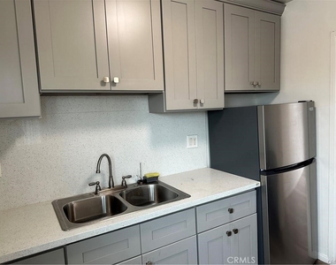 8803 Hoover - Photo Thumbnail 2