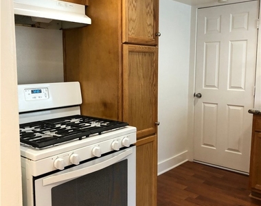 933 10th Street - Photo Thumbnail 6