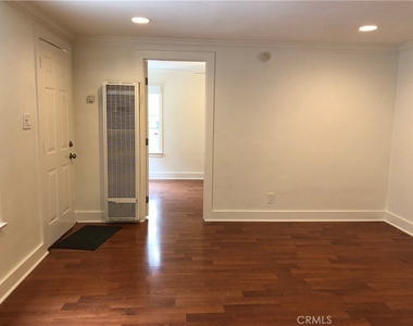 933 10th Street - Photo Thumbnail 3