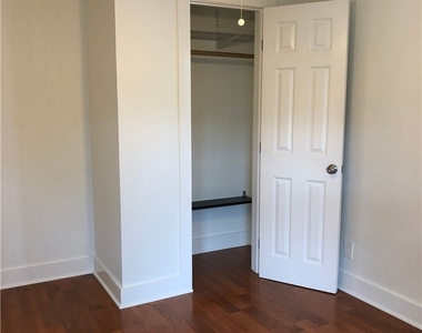 933 10th Street - Photo Thumbnail 9