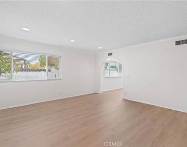 1019 E Walnut Avenue - Photo Thumbnail 5