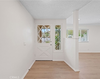 1019 E Walnut Avenue - Photo Thumbnail 4