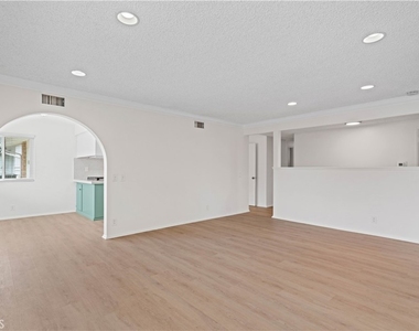 1019 E Walnut Avenue - Photo Thumbnail 7