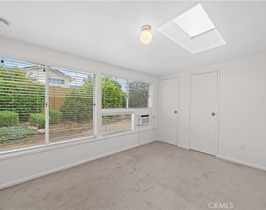 1019 E Walnut Avenue - Photo Thumbnail 28