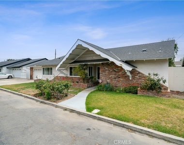 1019 E Walnut Avenue - Photo Thumbnail 1