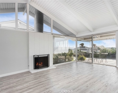 305 Camino San Clemente - Photo Thumbnail 2