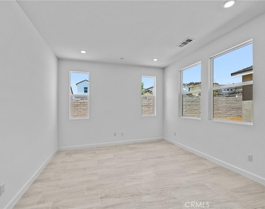 5538 Alethea Way - Photo Thumbnail 8