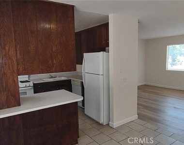 3890 N Lugo Avenue - Photo Thumbnail 7