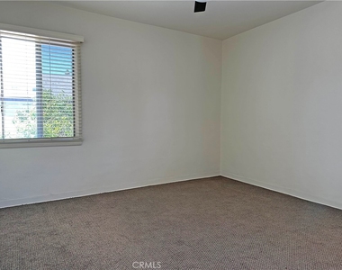 1609 E Chevy Chase Drive - Photo Thumbnail 12
