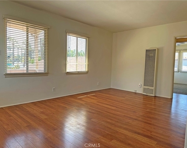 1609 E Chevy Chase Drive - Photo Thumbnail 4