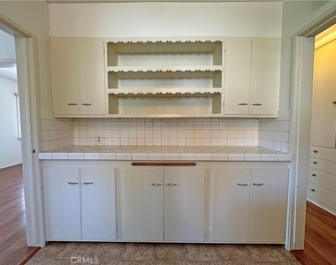 1609 E Chevy Chase Drive - Photo Thumbnail 9