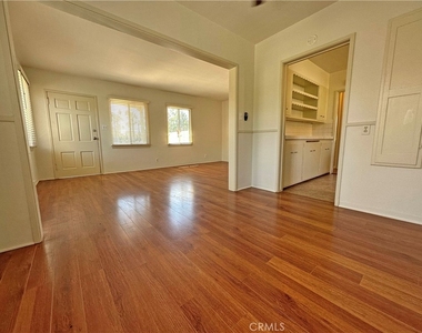 1609 E Chevy Chase Drive - Photo Thumbnail 5