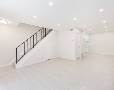 333 Riverdale Drive - Photo Thumbnail 2