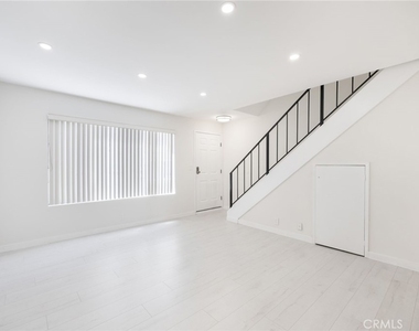 333 Riverdale Drive - Photo Thumbnail 3