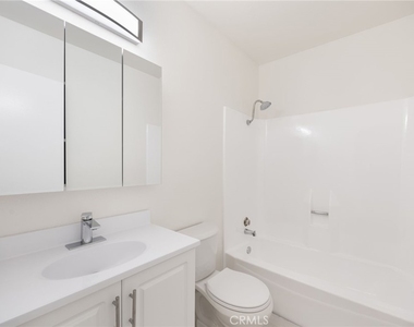 333 Riverdale Drive - Photo Thumbnail 9