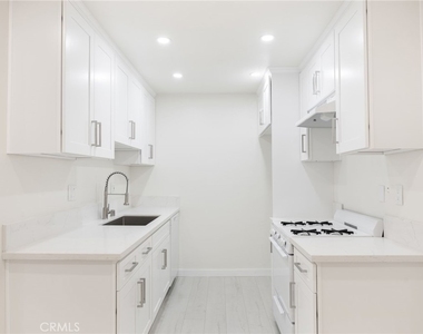 333 Riverdale Drive - Photo Thumbnail 4