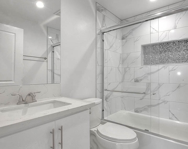 5852 Vineland - Photo Thumbnail 10
