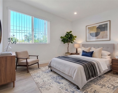 5852 Vineland - Photo Thumbnail 4