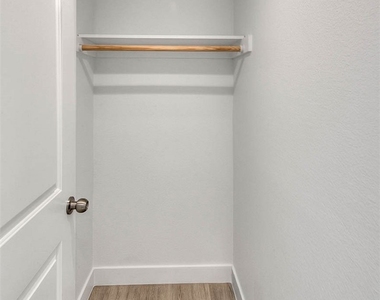 5852 Vineland - Photo Thumbnail 41