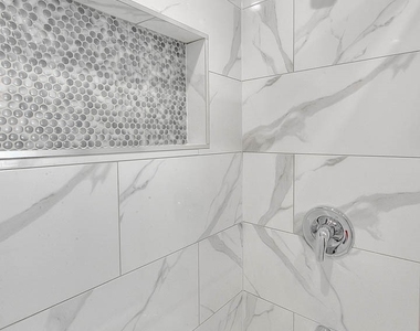 5852 Vineland - Photo Thumbnail 11