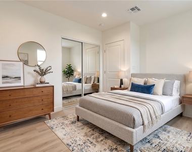 5852 Vineland - Photo Thumbnail 8