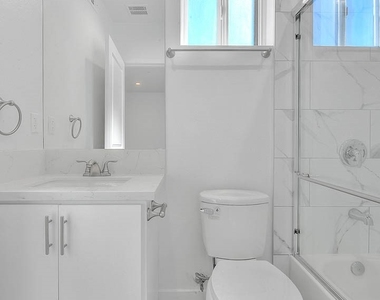 5852 Vineland - Photo Thumbnail 34