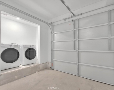 5852 Vineland - Photo Thumbnail 27