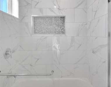 5852 Vineland - Photo Thumbnail 37