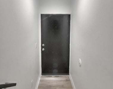 5852 Vineland - Photo Thumbnail 22