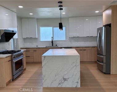 419 Robbins Drive - Photo Thumbnail 2