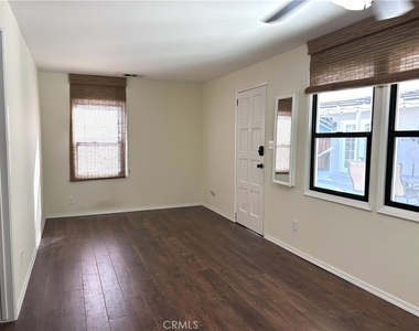927 El Dorado St. - Photo Thumbnail 2